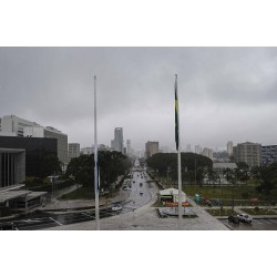 Governador decreta luto oficial de três dias por vítimas da Covid-19